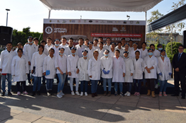 Estudiantes UG ayudan a preparar el tarro de mermelada más grande del mundo 