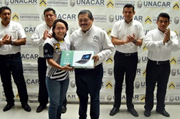 Atletas destacados de la UNACAR son reconocidos por sus logros deportivos.