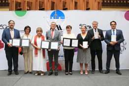 Emiten estampilla postal para conmemorar 50 años de la UAM