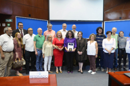 Antígona Segura Peralta, primera galardonada con la medalla “Dr. Rafael Navarro González”
