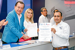 Entrega rector Javier Saldaña Almazán financiamiento a proyectos científicos de alto impacto para Guerrero