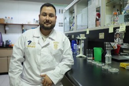 Doctorante UG investiga el potencial de hongos para sustituir pesticidas en el campo