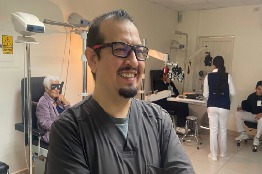 Especialista advierte sobre la insuficiencia de acomodación ante el uso excesivo de dispositivos electrónicos y la importancia del diagnóstico temprano