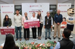 Reciben 167 estudiantes del ITESHU Becas para reducir la deserción escolar