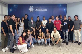 Alumnos de Comercio Internacional realizan viaje académico a Panamá 