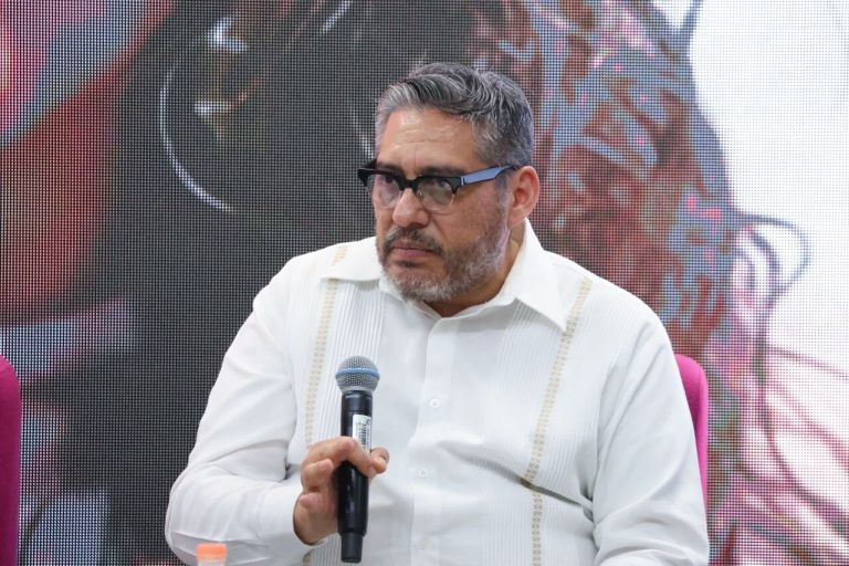Colocar al ser humano en el centro de la tecnología y transformar el modelo educativo frente a la IA: expertos