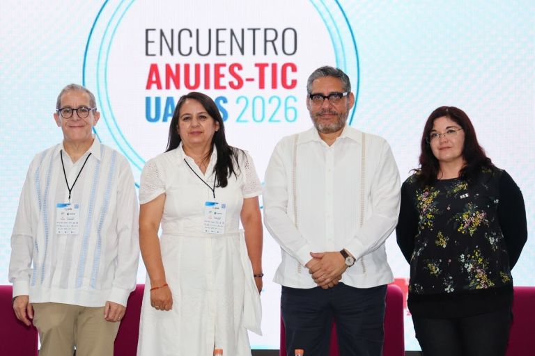 Colocar al ser humano en el centro de la tecnología y transformar el modelo educativo frente a la IA: expertos