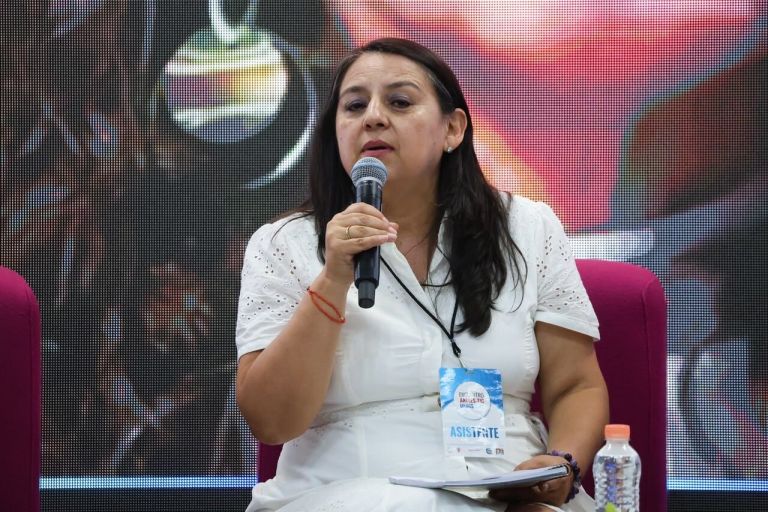 Colocar al ser humano en el centro de la tecnología y transformar el modelo educativo frente a la IA: expertos