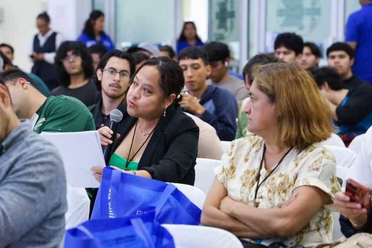 Colocar al ser humano en el centro de la tecnología y transformar el modelo educativo frente a la IA: expertos