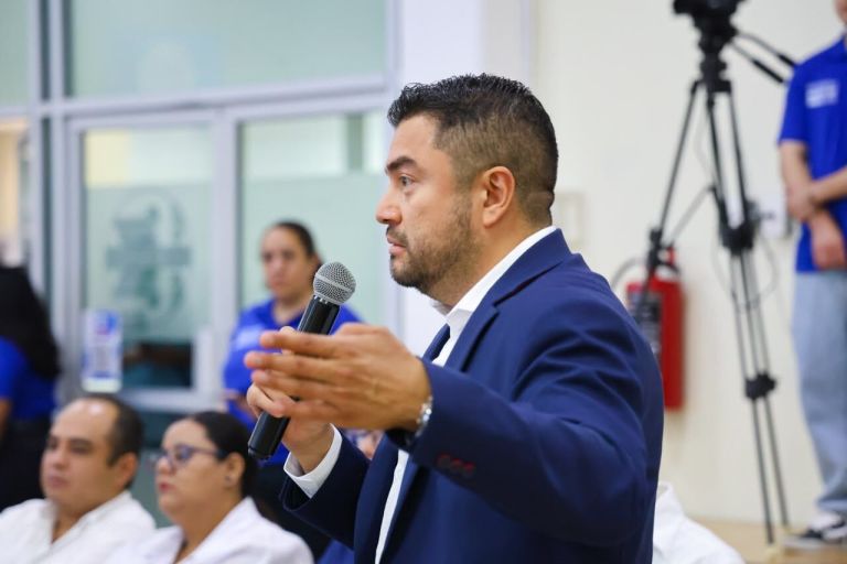 Colocar al ser humano en el centro de la tecnología y transformar el modelo educativo frente a la IA: expertos