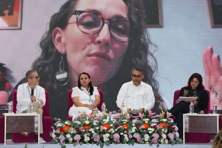 Colocar al ser humano en el centro de la tecnología y transformar el modelo educativo frente a la IA: expertos