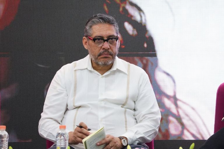 Colocar al ser humano en el centro de la tecnología y transformar el modelo educativo frente a la IA: expertos